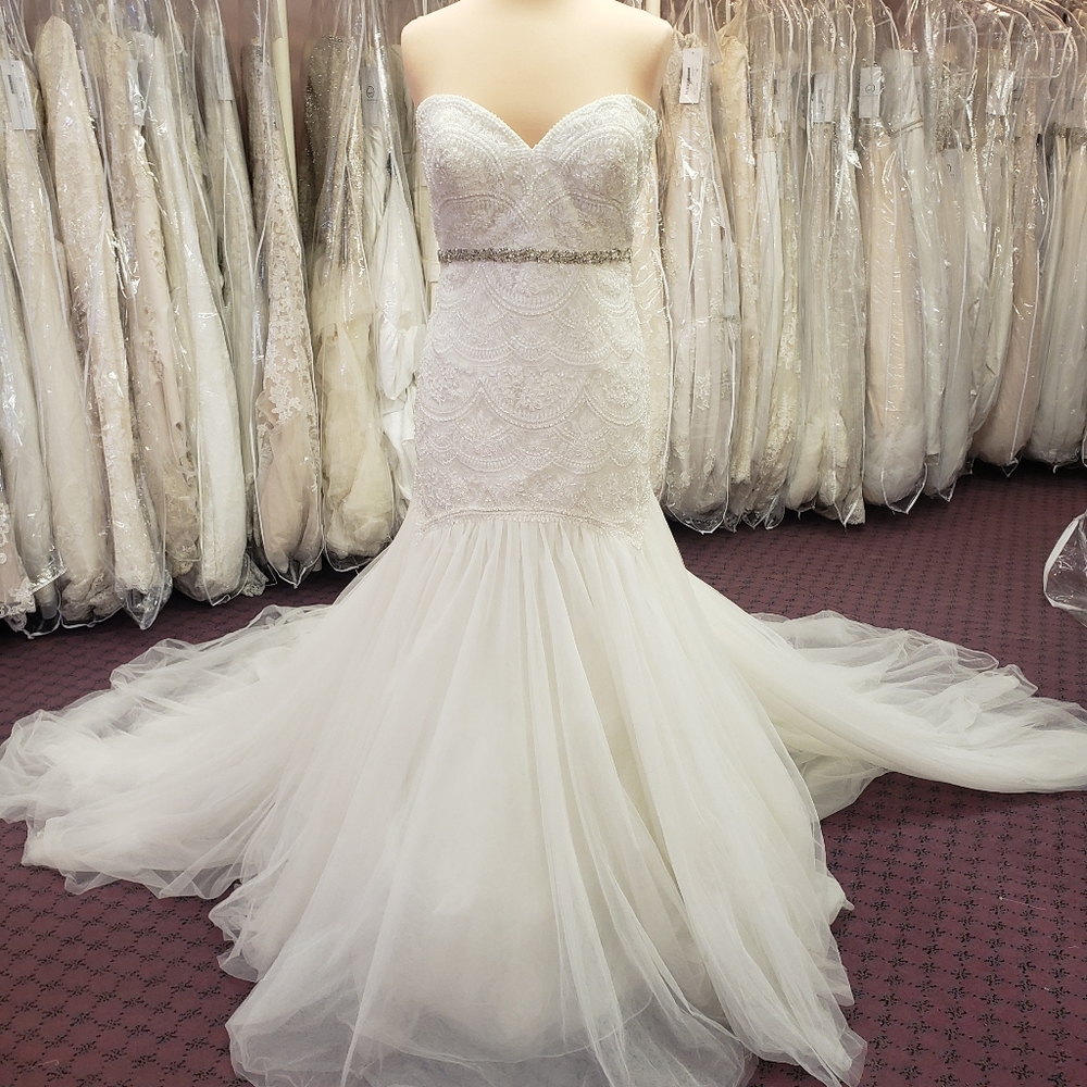 Essense of Australia gown size 18